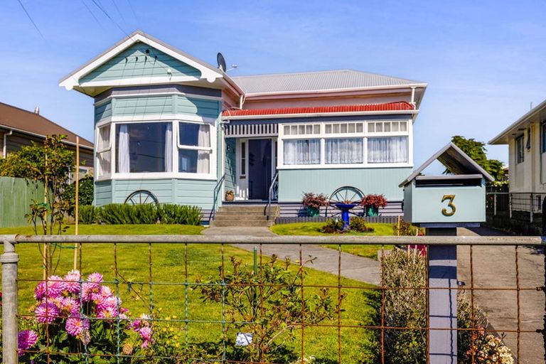 Photo of property in 3 Victoria Street, Hawera, 4610