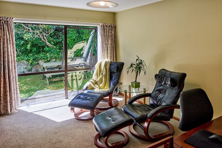 Photo of property in 3 Carleton Terrace, Tawa, Wellington, 5028