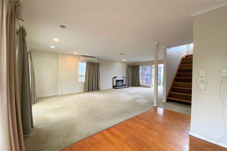 Photo of property in 37 Strid Road, Te Atatu South, Auckland, 0610