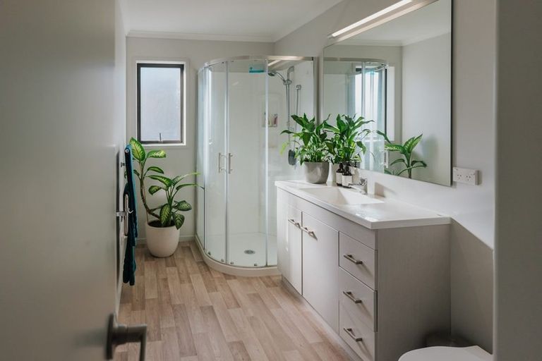 Photo of property in 76 Maire Road, Orewa, 0931