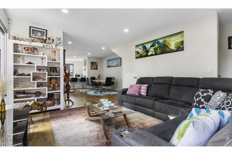 Photo of property in 2 Te Aparangi Road, Papakura, 2110