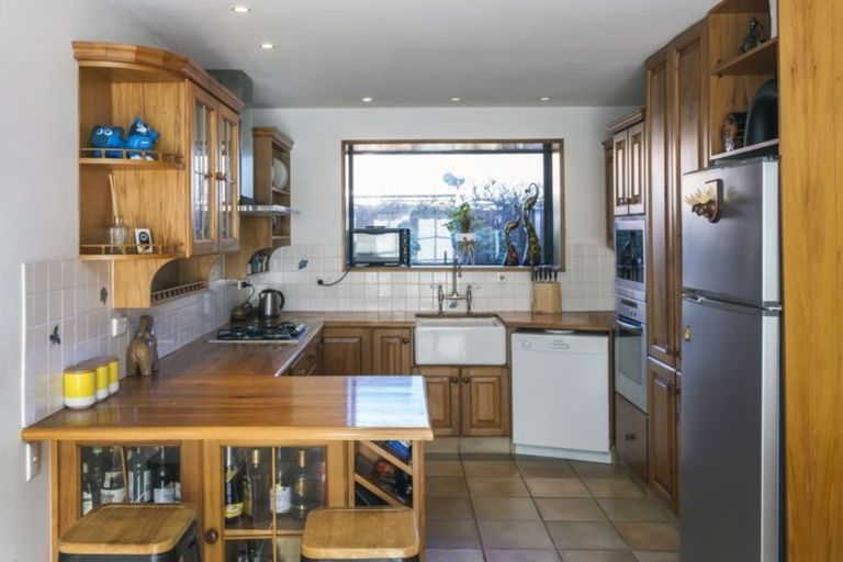 Photo of property in 20 Sheraton Place, Redwood, Christchurch, 8051