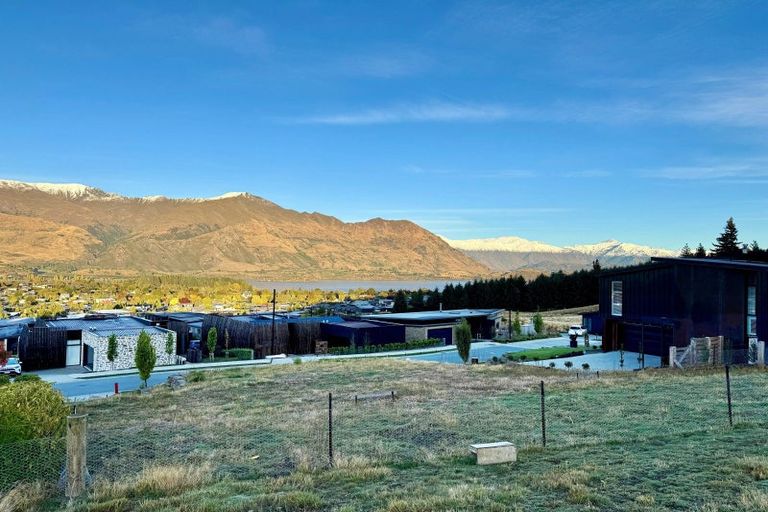 Photo of property in 16 Akitu Rise, Wanaka, 9305