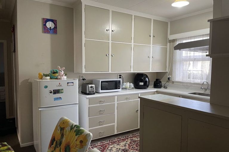 Photo of property in 2/210 Grove Road, Mayfair, Hastings, 4122