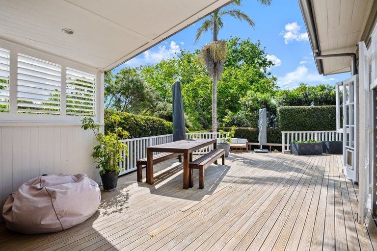 Photo of property in 2/46 Gladstone Road, Northcote, Auckland, 0627