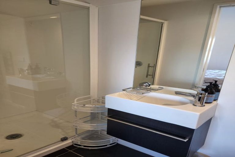 Photo of property in 2 Stone Street, Miramar, Wellington, 6022