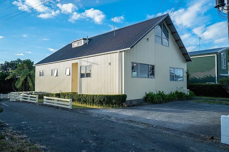 Photo of property in 100 Frankley Road, Frankleigh Park, New Plymouth, 4310