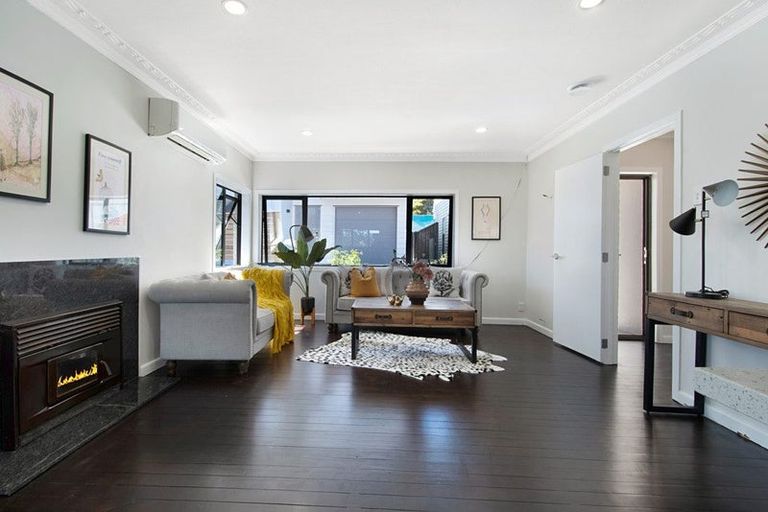 Photo of property in 1e Stottholm Road, Titirangi, Auckland, 0604