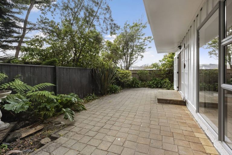 Photo of property in 71 Churton Drive, Churton Park, Wellington, 6037
