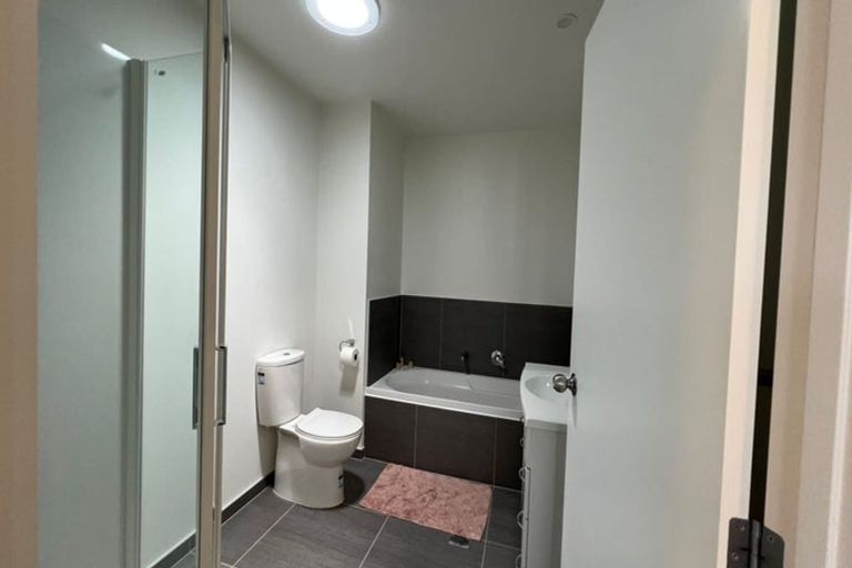 Photo of property in 10 Aeronautic Road, Takanini, 2112