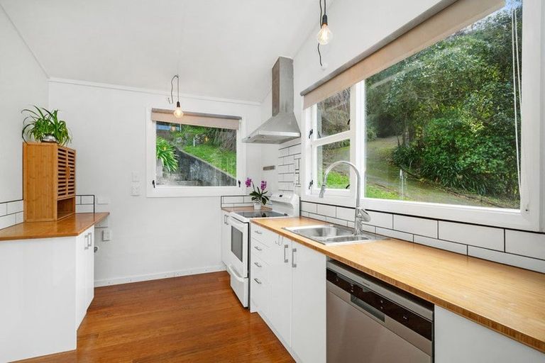 Photo of property in 6d Rewa Terrace, Tawa, Wellington, 5028