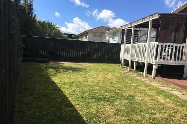 Photo of property in 1/6 Valdale Road, Henderson, Auckland, 0610
