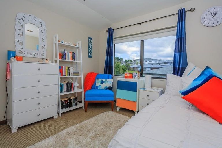 Photo of property in 52 Newbury Place, Schnapper Rock, Auckland, 0632