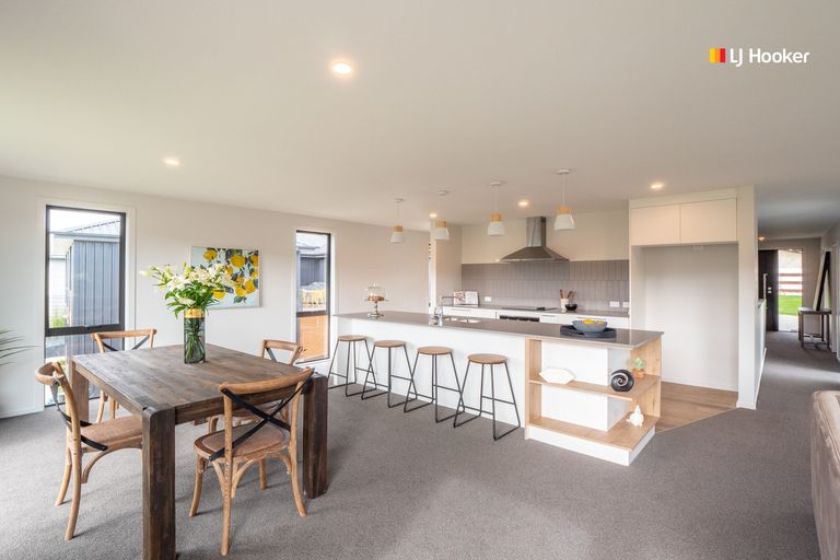 Photo of property in 27 Grandvista Drive, Green Island, Dunedin, 9018