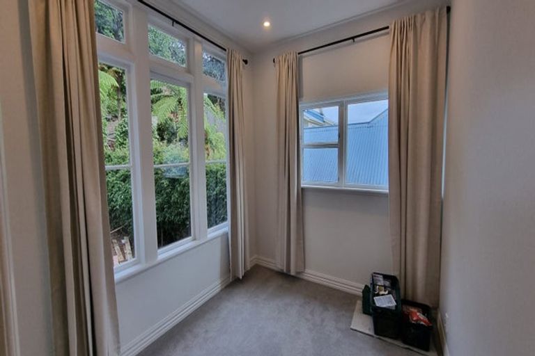 Photo of property in 131 Kelburn Parade, Kelburn, Wellington, 6012
