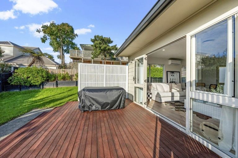 Photo of property in 18 Ian Marwick Place, Birkenhead, Auckland, 0626