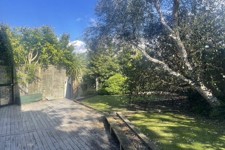 Photo of property in 4/6 City View Terrace, Birkenhead, Auckland, 0626