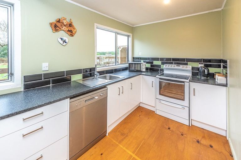 Photo of property in 1 Lupton Street, Waverley, 4510