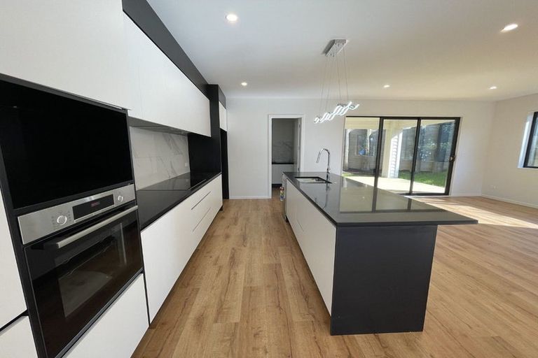 Photo of property in 10 Awaiti Way, Orewa, 0931