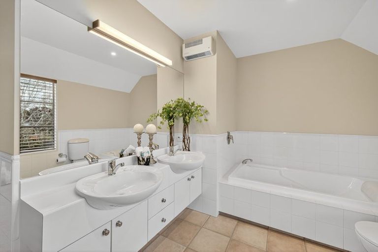 Photo of property in 106 Hamilton Avenue, Ilam, Christchurch, 8041