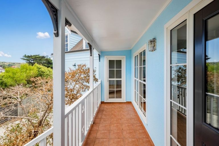 Photo of property in 24 Saunders Close, Whitby, Porirua, 5024