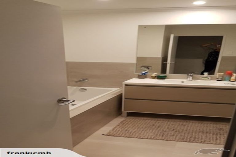 Photo of property in 10 Manutewhau Road, Massey, Auckland, 0614