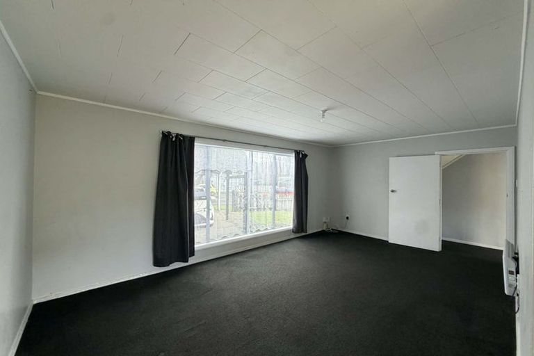 Photo of property in 22 Cook Street, Marfell, New Plymouth, 4310