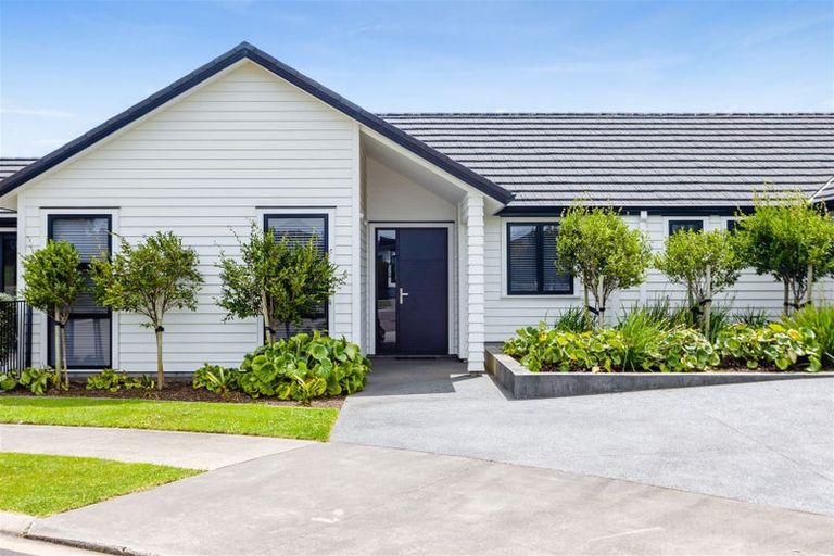 Photo of property in 6 Pebble Beach Court, Waiwhakaiho, New Plymouth, 4312