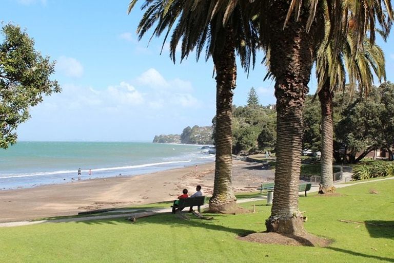 Photo of property in 1/6 Lyons Avenue, Murrays Bay, Auckland, 0630