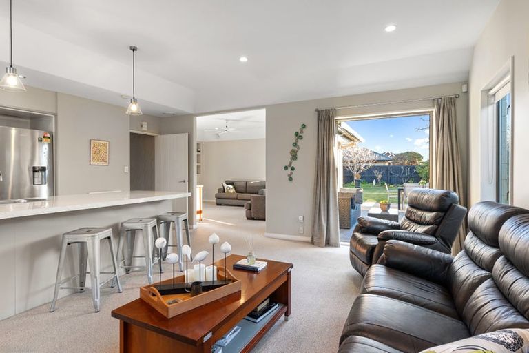 Photo of property in 4 Dinglebay Place, Casebrook, Christchurch, 8051