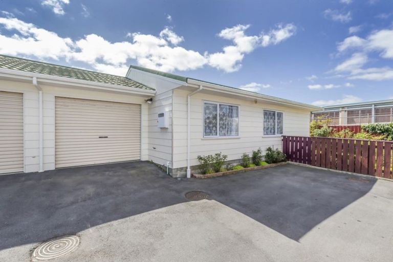 Photo of property in 3/61 Main Road, Titahi Bay, Porirua, 5022