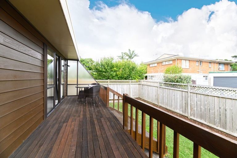 Photo of property in 2/22 Woodbridge Lane, Milford, Auckland, 0620