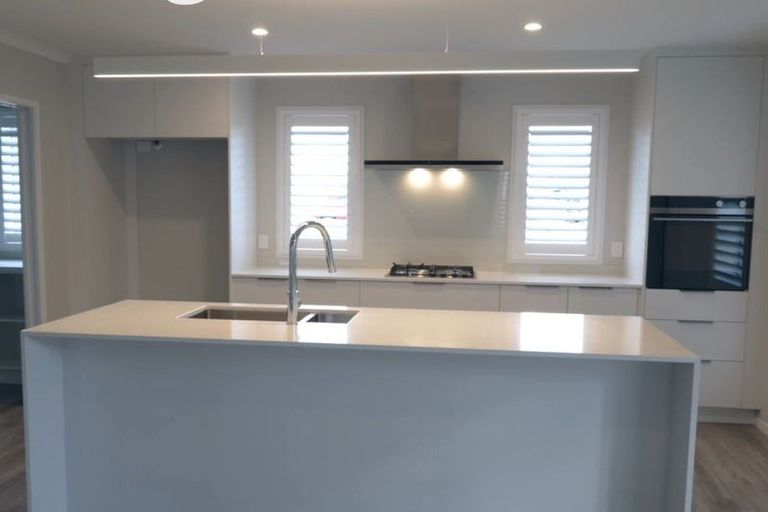 Photo of property in 28 Queen Street, Cambridge, 3434