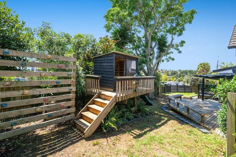 Photo of property in 1/1 Tern Place, Unsworth Heights, Auckland, 0632