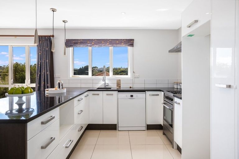 Photo of property in 4 Kaweka Close, Aotea, Porirua, 5024