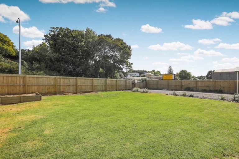 Photo of property in 18 Constable Road, Waiuku, 2123