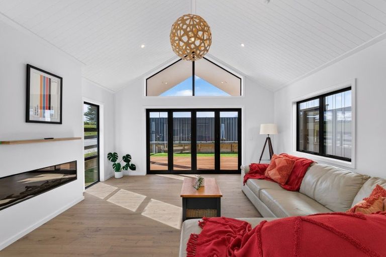 Photo of property in 8 Annie Aranui Drive, Poraiti, 4182