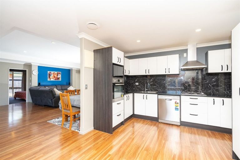 Photo of property in 8 Rochford Court, Hamilton East, Hamilton, 3216