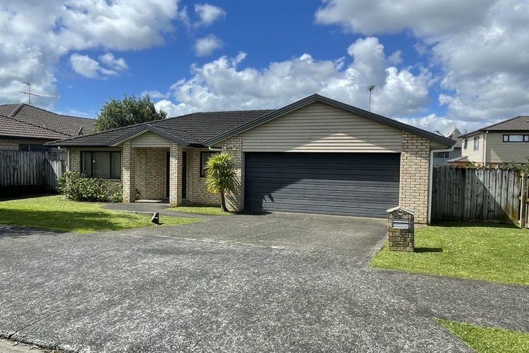 Photo of property in 4 Moravale Lane, Flat Bush, Auckland, 2016