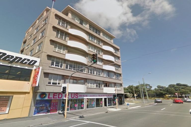 Photo of property in Grandstand Apartments, 11/80 Kent Terrace, Mount Victoria, Wellington, 6011