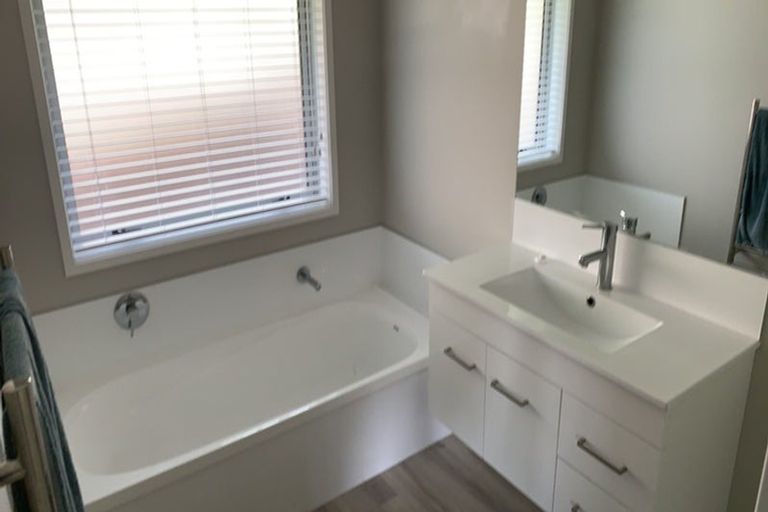 Photo of property in 98 Whakaturou Crescent, Pyes Pa, Tauranga, 3112