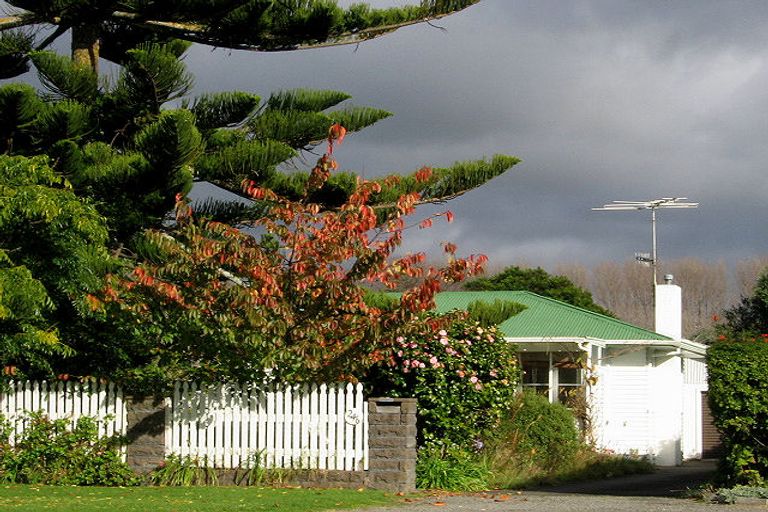 Photo of property in 246 Te Moana Road, Waikanae, 5036