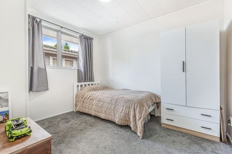 Photo of property in 2/9 Riverlea Road, Whenuapai, Auckland, 0618