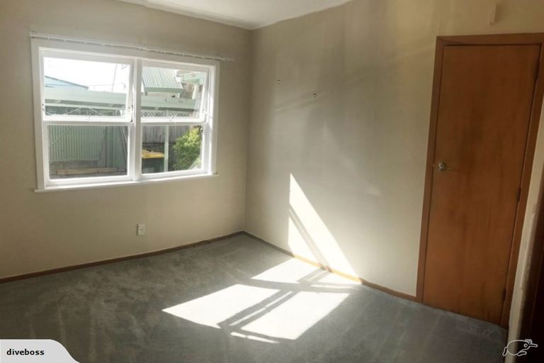 Photo of property in 6 Coleman Avenue, Herald Island, Auckland, 0618