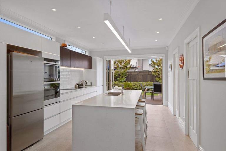 Photo of property in 132 Bristol Street, St Albans, Christchurch, 8014