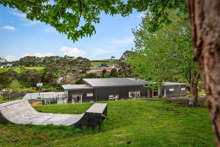 Photo of property in 33 Fernielea Drive, Riverhead, 0793