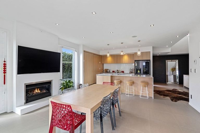 Photo of property in 19a Montgomery Avenue, Rothesay Bay, Auckland, 0630