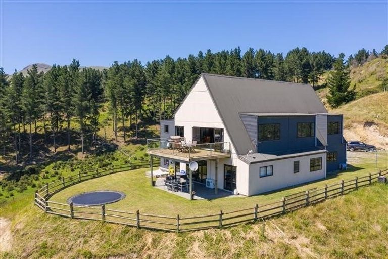 Photo of property in 21 Rochfort Road, Kahuranaki, Havelock North, 4295