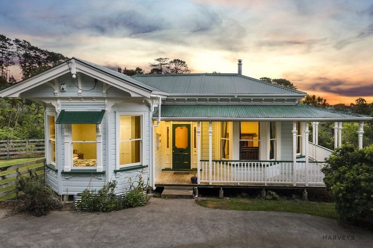 Photo of property in 227 Forest Hill Road, Waiatarua, Auckland, 0612