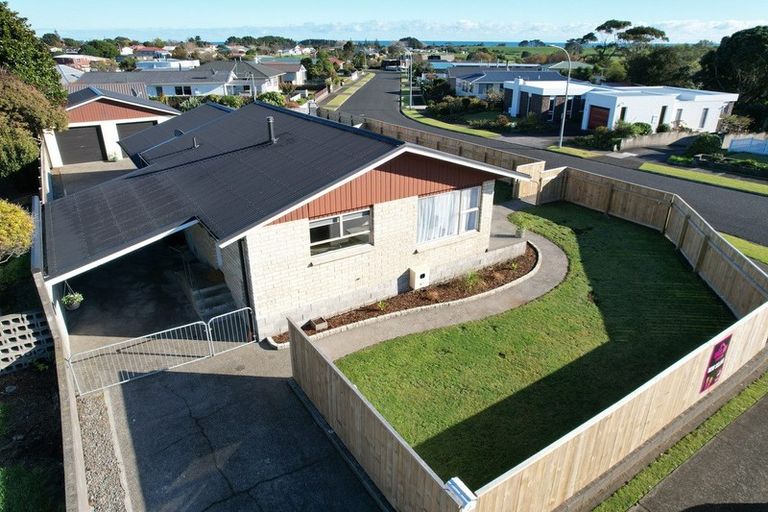 Photo of property in 2 Park Lane, Waitara, 4320